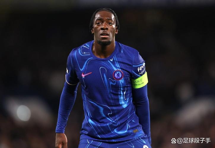 彻底弃用！太阳报：切尔西再缺人也不用迪萨西，中卫短缺与他无关