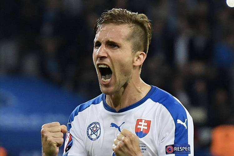 被指拒绝国家队征召，斯洛伐克门将：足协突然改变行程计划