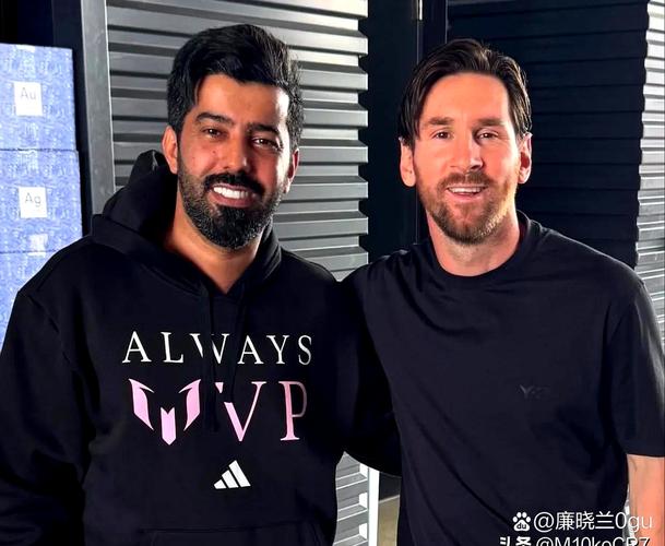 罗贝托晒与阿尔巴合照：很荣幸与你共度那么多岁月，祝一切顺利