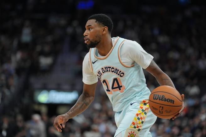 卡马拉：布雷克-韦斯利速度非常快我喜欢他的风格 防守端非常努力