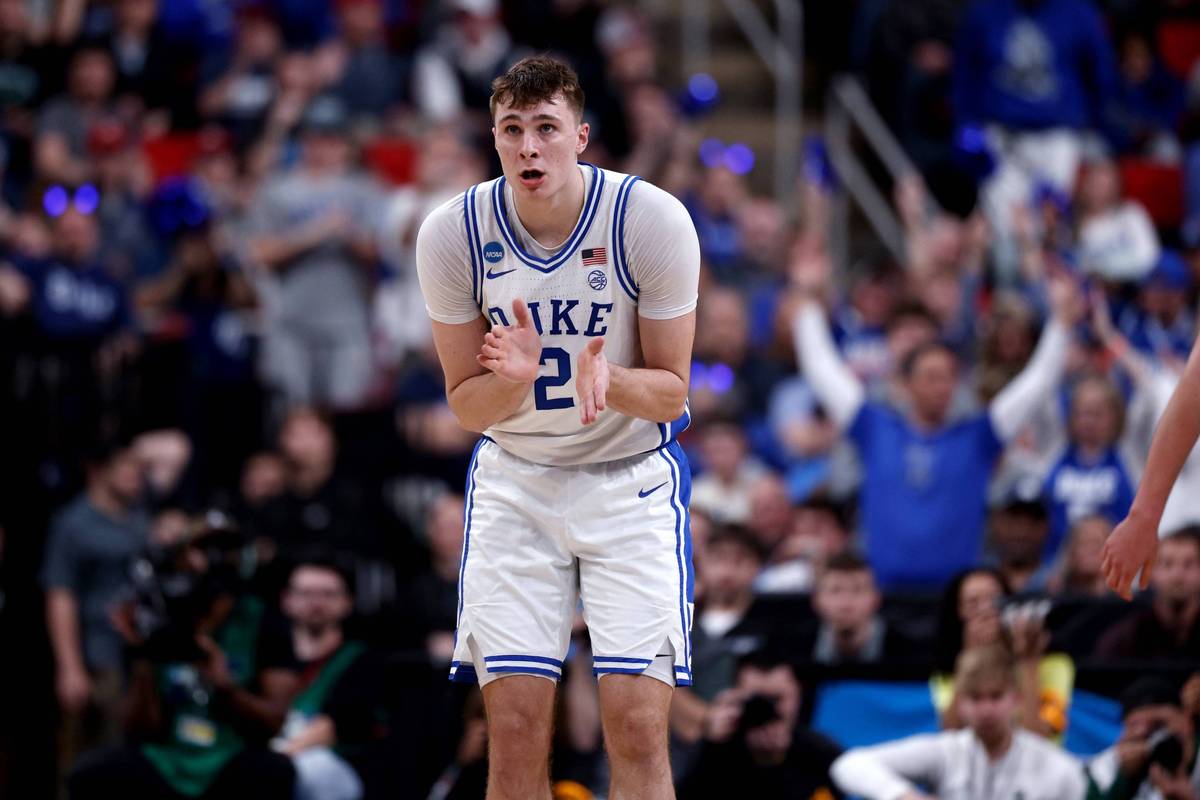 弗拉格谈季前赛首秀：打得很开心 根据防守来选择打法把比赛简化