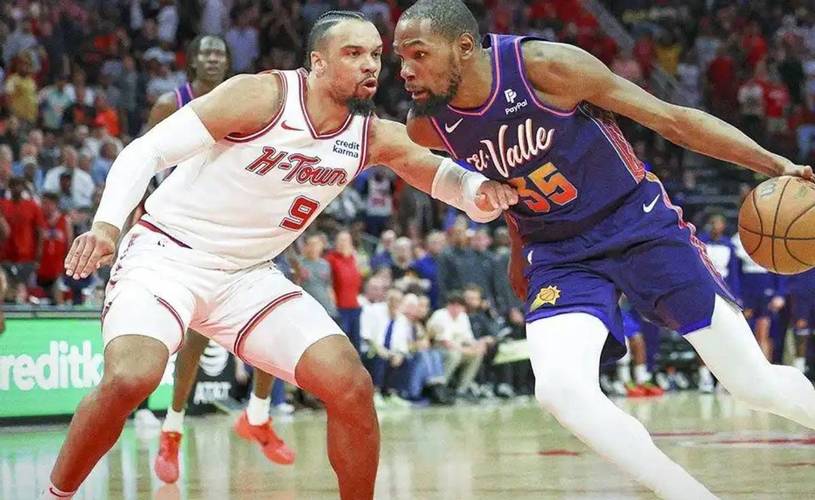 太轻松了！杜兰特对抗撞翻对手 空中出手成功打2+1