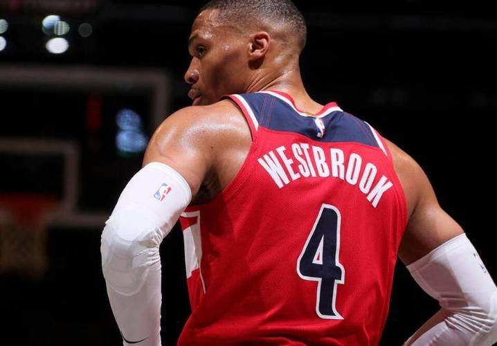 艾弗森：威少最能让我想到我自己 他每场都全力以赴