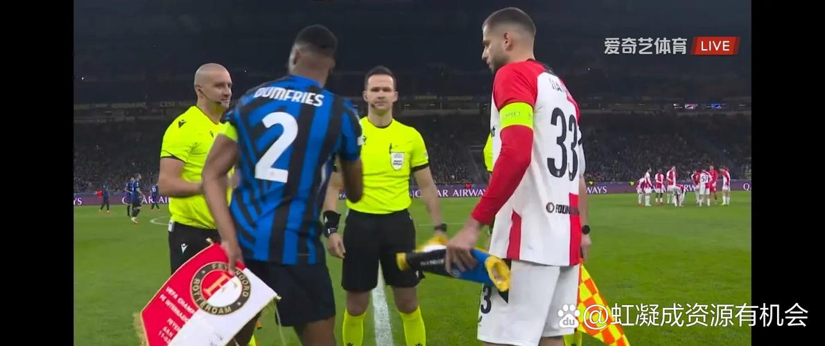 费兰小角度射门被扑，后点队友摊手示意传球