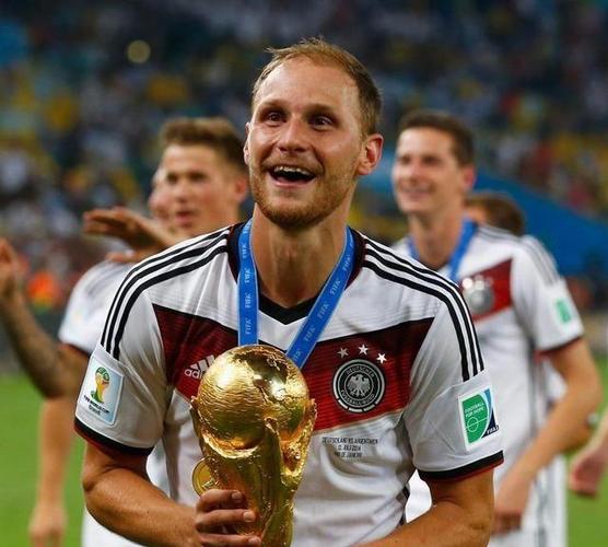 马伦：我和邓弗里斯很有默契，我们一起踢球已经很长时间