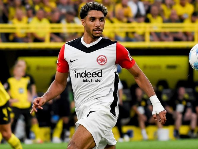 德天空记者：法兰克福给22岁左后卫布朗估价6000万欧