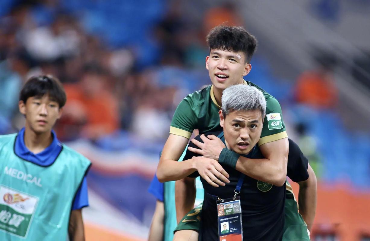 鲁媒：彭啸即将回到泰山队，几天后与王钰栋直接对话是看点之一