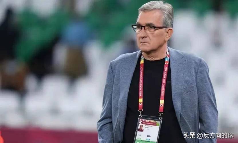 伊万：我们讨论过是双后腰还是单后腰，使用双后腰取得了好的结果