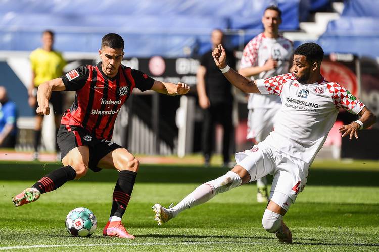 利物浦官方：因航班延误，原定欧冠对法兰克福的赛前发布会取消