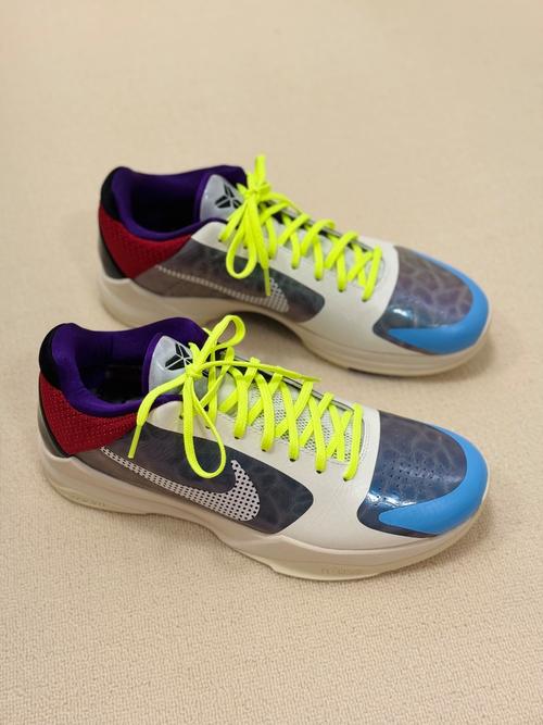 白蓝配色！杜克大学晒出最新专属非市售Kobe 5球鞋
