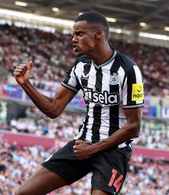 😧记者:伊萨克腹股沟存在长期问题,或将影响其职业生涯