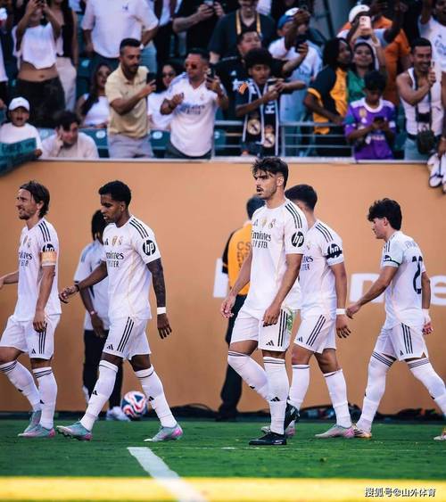 后防线利好!阿斯:皇马后卫赫伊森、阿森西奥均可出战巴萨