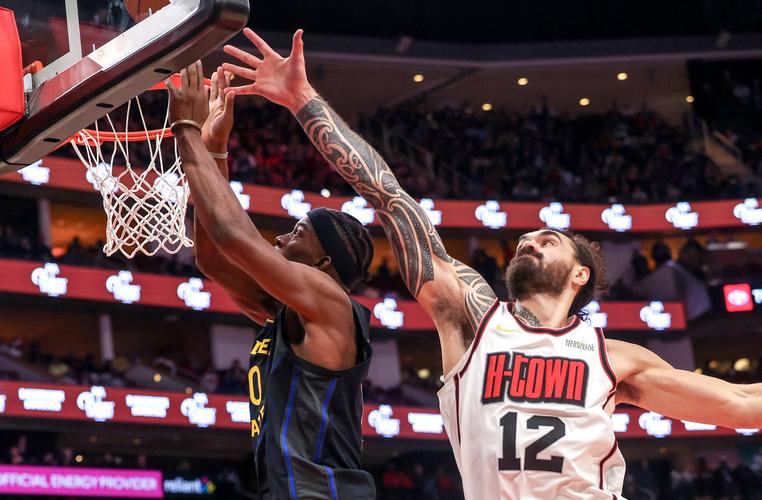 亚当斯谈双塔阵容：防守端要把握节奏和时机 进攻利用好对位优势