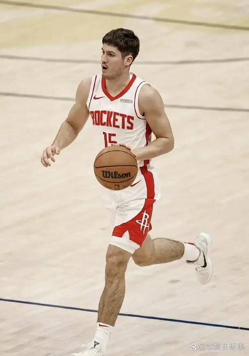 张佳玮：持球组织的差异 让KD累死 谢泼德运球到前场基本只剩15秒