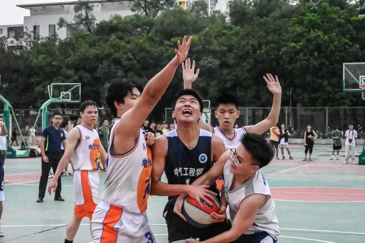 马威：随时做好上场准备 防守要全神贯注选择合理进攻方式