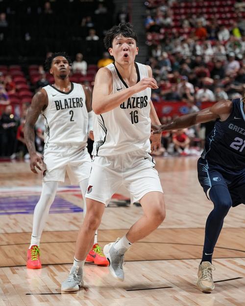 详细阅读:队记:如果杨瀚森去发展联盟待一段时间 我一点都不感到惊讶 队记:如果杨瀚森去发展联盟待一段时间 我一点都不感到惊讶