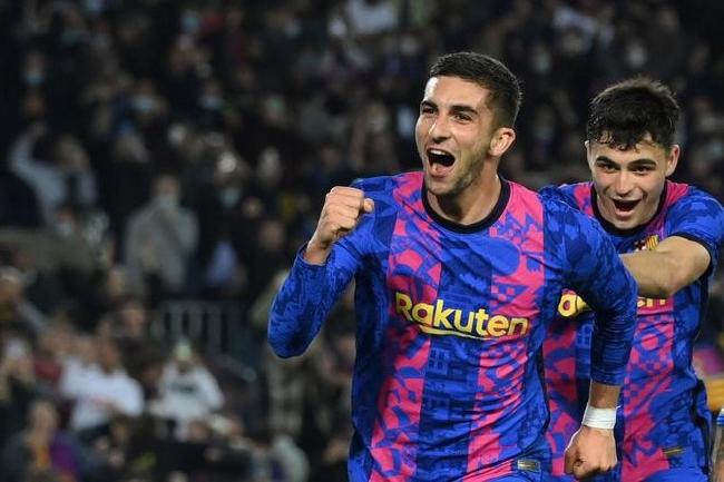 详细阅读:拓媒:斯普利特勤换人是想保持高强度逼抢 用8人轮换到二月就完了 拓媒:斯普利特勤换人是想保持高强度逼抢 用8人轮换到二月就完了