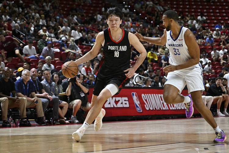 详细阅读:开拓者官方晒赢球海报:利拉德&杨瀚森入镜 替补席众将庆祝 开拓者官方晒赢球海报:利拉德&杨瀚森入镜 替补席众将庆祝