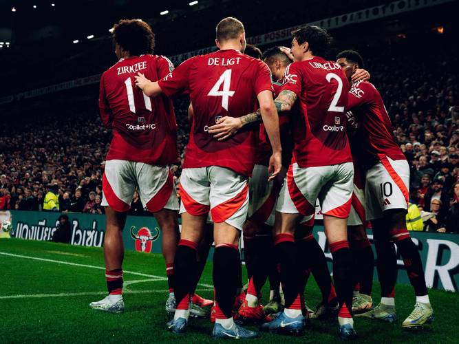 详细阅读:太阳报:曼联内部人士强调舍什科比霍伊伦更适合球队,对后者失望 太阳报:曼联内部人士强调舍什科比霍伊伦更适合球队,对后者失望