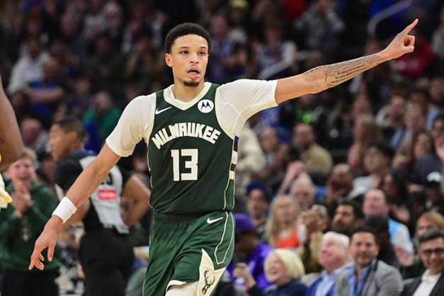 详细阅读:追梦:罗林斯放倒了库里 若非他是我的小兄弟我本该把他干翻 追梦:罗林斯放倒了库里 若非他是我的小兄弟我本该把他干翻