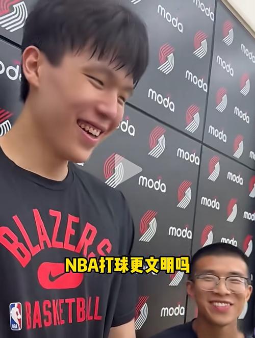 详细阅读:徐静雨:杨瀚森没必要过于介怀球迷的批评 希望小杨能够越打越好 徐静雨:杨瀚森没必要过于介怀球迷的批评 希望小杨能够越打越好