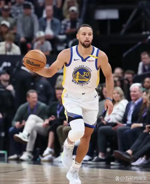 详细阅读:纳什:别队无法复制勇士的风格 只因没人愿像库里这样无球跑动 纳什:别队无法复制勇士的风格 只因没人愿像库里这样无球跑动