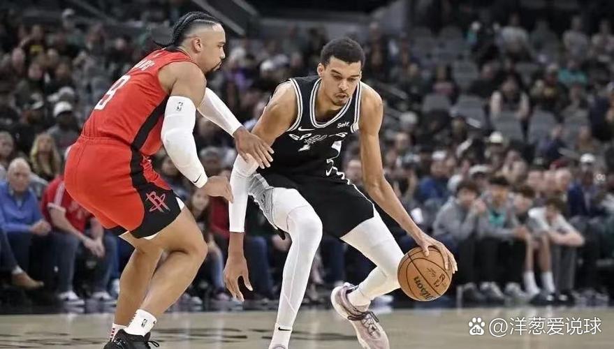 详细阅读:记者:索博的进步令人惊叹,胜任多个位置+攻防两端都表现出色 记者:索博的进步令人惊叹,胜任多个位置+攻防两端都表现出色