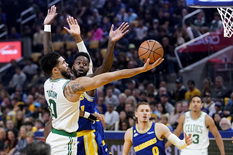 格里芬：詹姆斯打无球有点像追梦的角色 不断移动为队友寻找机会