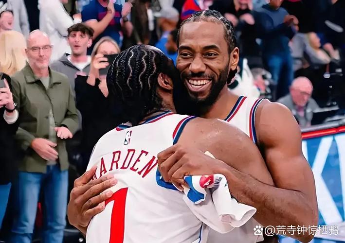 二人转配合！小卡交给哈登推进 哈登回传小卡罚球线中投一气呵成