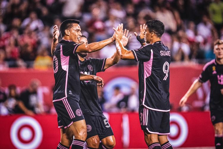 半场-迈阿密国际2-1纽约城 阿连德头顶脚踢双响阿尔巴助攻